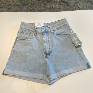 H&M NWT Mom Shorts/short mom ultra high waist size 4